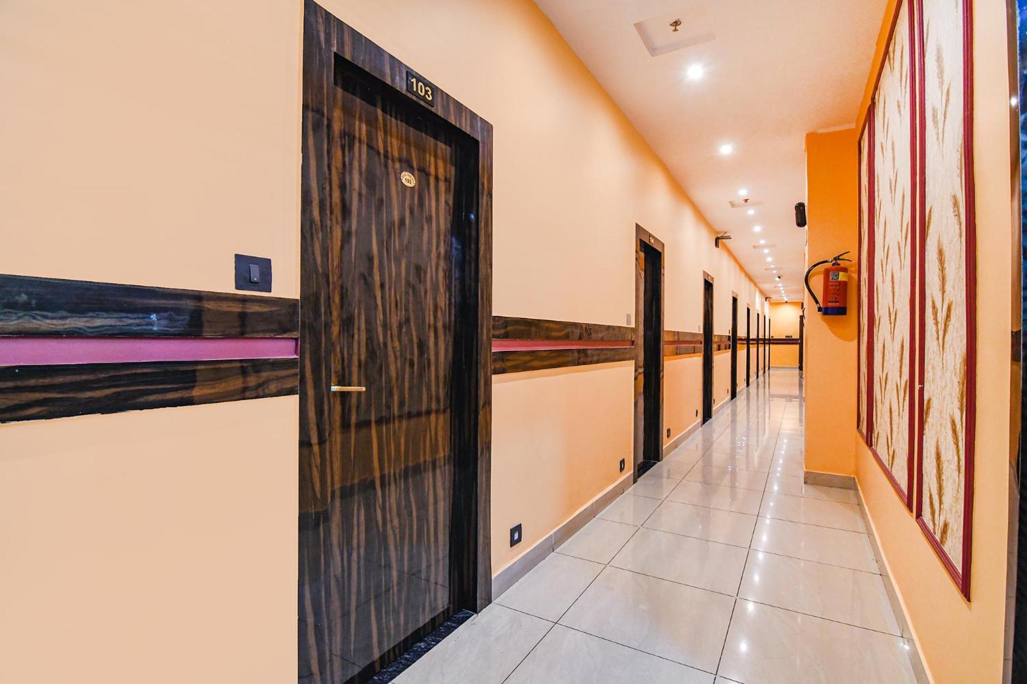 Fabhotel Royal Park Inn - Nr Eden Garden Stadium Kolkata Exterior photo